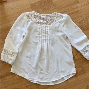 White blouse with lace